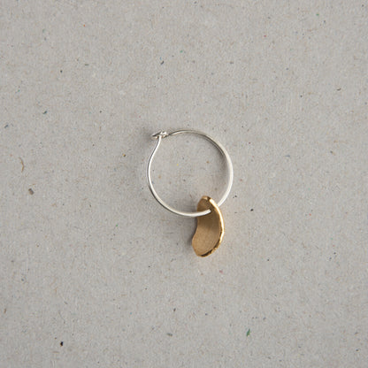 Single Hoop with Gold plated Pod Fragment