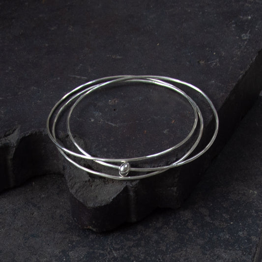 Fine Interlinked Bangle with Seed
